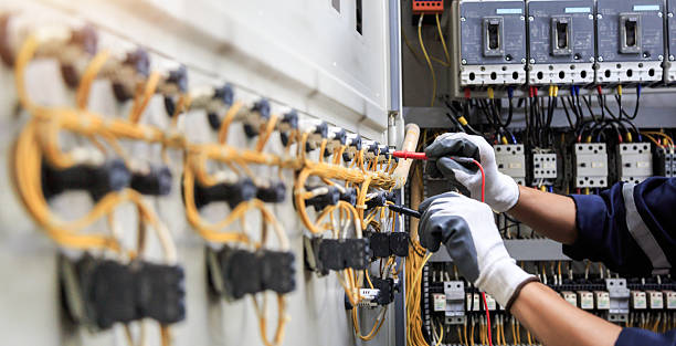 Professional Electrician technician working in Santa Fe, NM